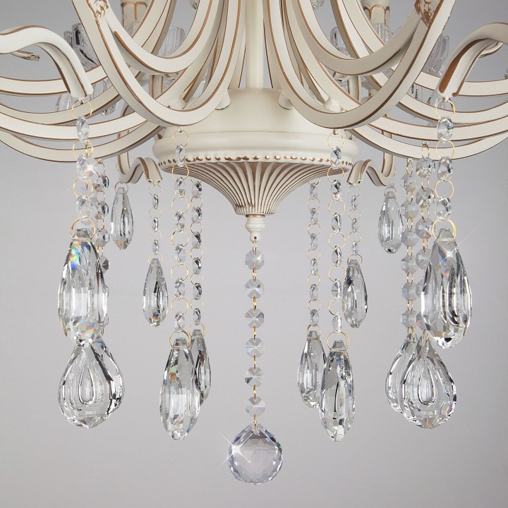 Потолочная люстра eurosvet etna 12205/8 белый strotskis