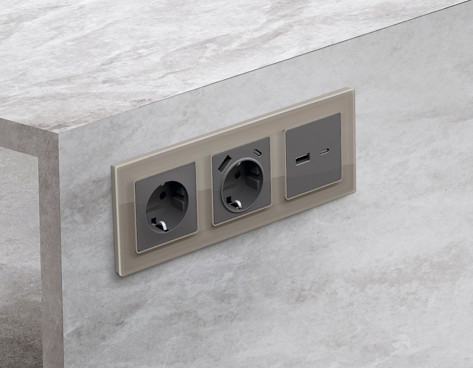 Накладка для розетки с заземлением и со шторками и 2хusb type a и c ambrella volt alfa ap6600