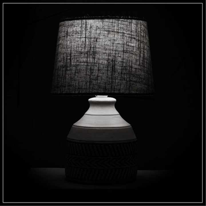 Настольная лампа декоративная arte lamp tiaki a4636lt-1gy