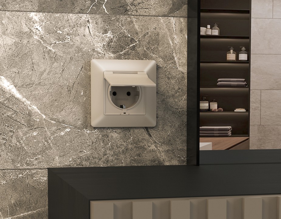 Накладка для розетки влагозащищенной с заземлением и со шторками с крышкой ambrella volt alfa ap3680