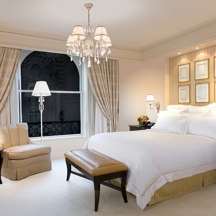 Подвесная люстра eurosvet amelia 10054/5 белый с золотом/прозрачный хрусталь strotskis