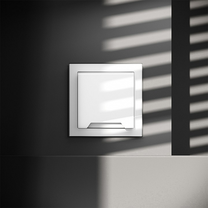 Розетка с заземлением и со шторкой, Без рамки с крышкой voltum s70 vls040301