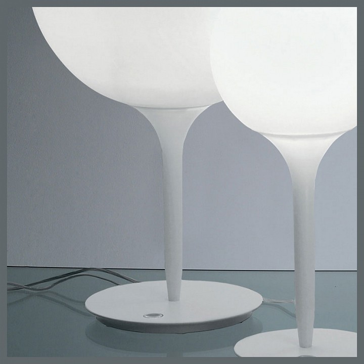 Настольная лампа декоративная artemide  1050010a