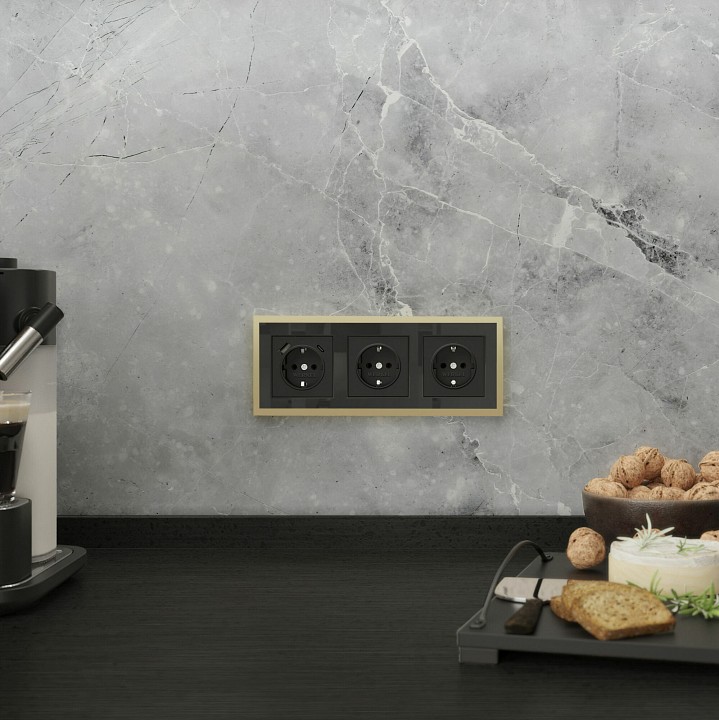 Рамка на 3 поста werkel baguette (черный/латунь) w0032852