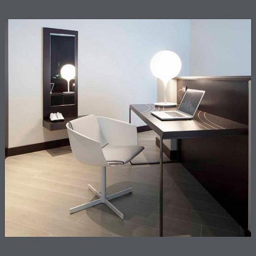 Настольная лампа декоративная artemide  1050010a