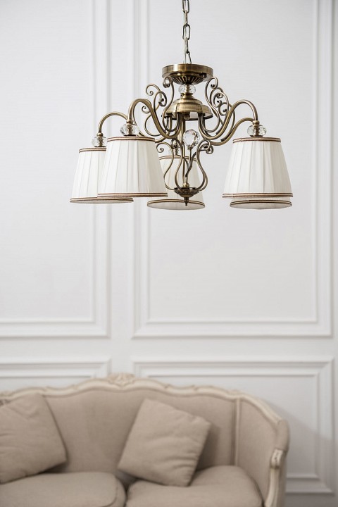 Подвесная люстра maytoni vintage arm420-05-r