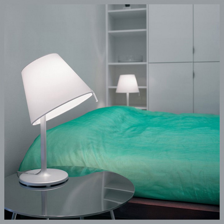 Настольная лампа декоративная artemide  0315010a