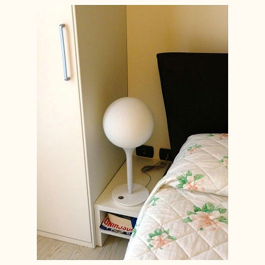 Настольная лампа декоративная artemide  1050010a