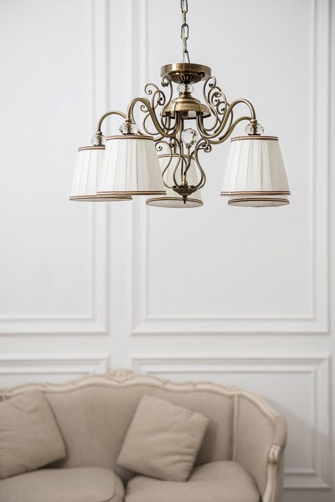 Подвесная люстра maytoni vintage arm420-05-r