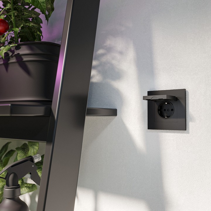 Розетка влагозащищенная с заземлением и со шторкой с крышкой werkel werkel w1171208